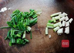 金针菇鲫鱼汤的做法图解2