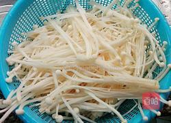 金针菇鲫鱼汤的做法图解4