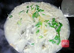金针菇鲫鱼汤的做法图解8