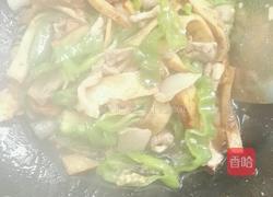 青椒.香干炒肉的做法图解5