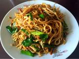 豆芽蒜苗肉丝炒面