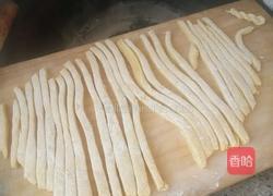 自制炸麻花的做法图解1