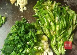 青椒炒肉的做法图解2