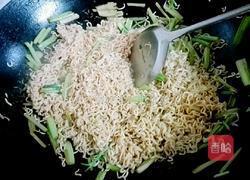 芹菜炒面条的做法图解6