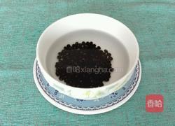 红糖黑豆甜汤的做法图解2