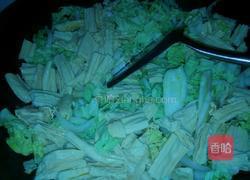 白菜炒腐竹的做法图解3