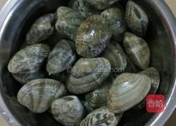 辣椒炒花蛤的做法图解1