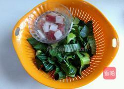 青菜炒咸肉的做法图解2