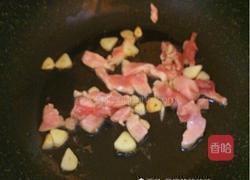 蟹味菇油豆腐炒肉丁的做法图解3