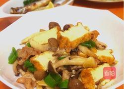 蟹味菇油豆腐炒肉丁的做法图解8