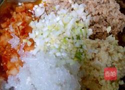 泡菜蒸饺的做法图解1