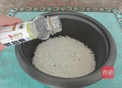 肉松香蕉黄瓜寿司的做法图解3