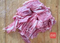辣椒炒肉的做法图解1