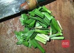 金针菇小鸡汤的做法图解1