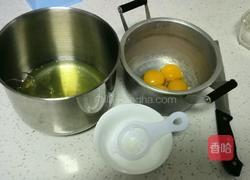 抹茶戚风蛋糕的做法图解2