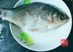 鲫鱼汤的做法图解1