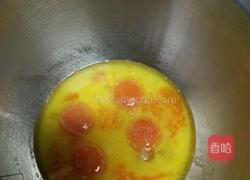 戚风蛋糕之新年蛋糕的做法图解1