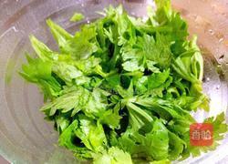 凉拌芹菜叶的做法图解1