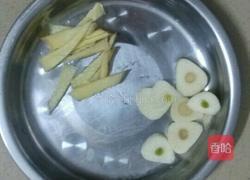 芹菜炒鱿鱼的做法图解5