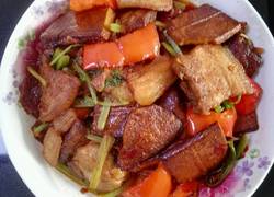 香干芹菜红椒炒回锅肉