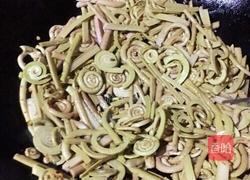 爆炒鲜蕨的做法图解8