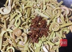 爆炒鲜蕨的做法图解9