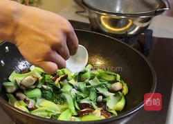 香菇炒油菜的做法图解6