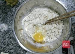 豆沙面包的做法图解2