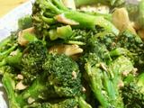 鸡腿菇炒西蓝花的做法[图]