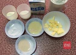 炼乳小面包的做法图解1