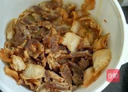豆芽炒肉的做法图解2
