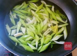 凉拌西芹的做法图解3
