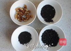 【餐桌上的旅行】核桃仁黑豆奶的做法图解2