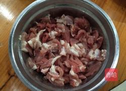 青瓜炒猪肉的做法图解1