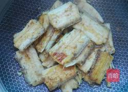 今天为慈母做道菜～红烧带鱼的做法图解5