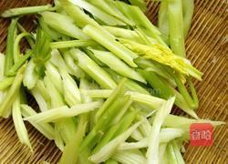 芹菜炒香干的做法图解1