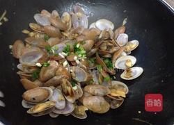 爆炒蚝油花蛤的做法图解8