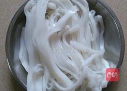 焖炒河粉的做法图解1