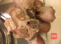 黄豆烧猪手的做法图解1