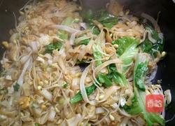 鸡蛋炒河粉的做法图解5