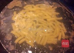 咖喱鸡肉螺旋意面的做法图解1