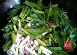 蒜苗炒面筋的做法图解4