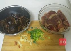 鸡腿臻蘑的做法图解1