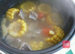 简易电饭煲胡萝卜玉米排骨汤的做法图解7