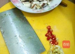 腊肉炒蒜苔的做法图解2