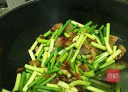 腊肉炒蒜苔的做法图解5