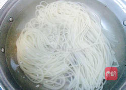 凉拌桂林米粉的做法图解2