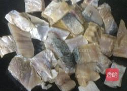 红烧腊鱼块（晚上拍的不好看）的做法图解1