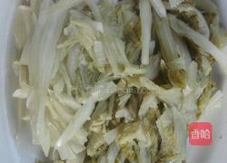 酸菜炒肉的做法图解3