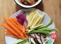 减肥餐：鸡肉三丝卷的做法图解1